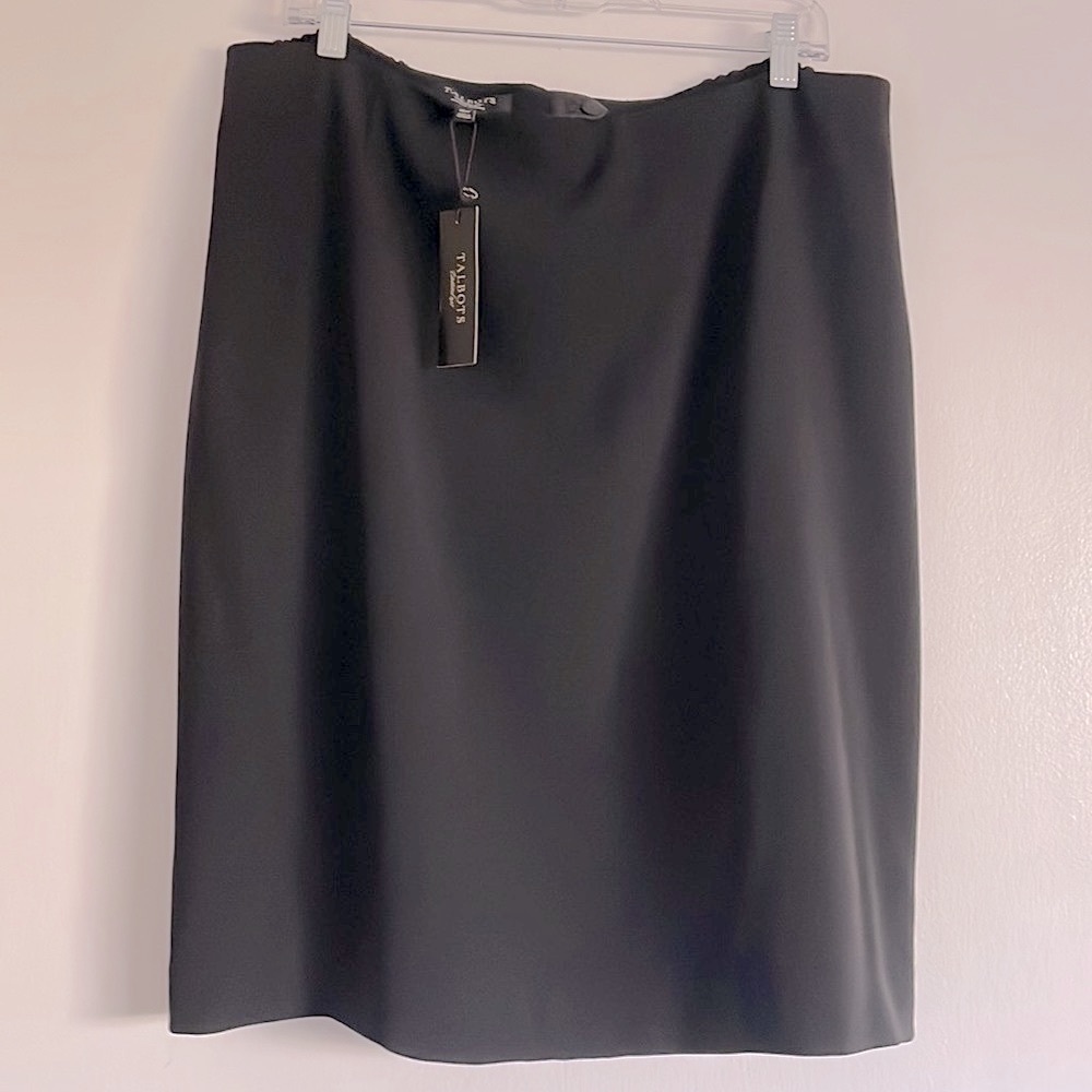 Talbots Pencil Skirt.                   Size 18P NWT